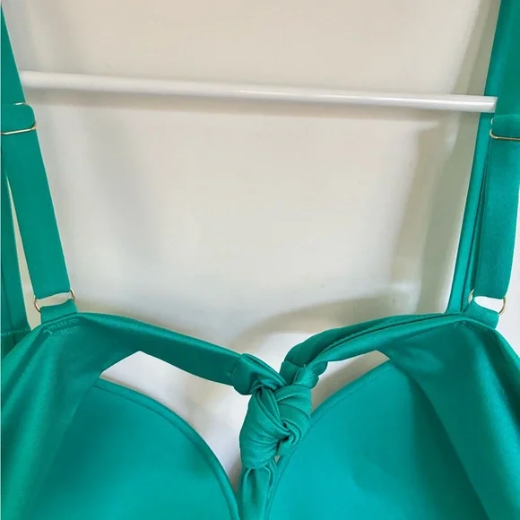 Victoria’s Secret Shiny bikini top new with tags size 38C - Picture 6 of 9